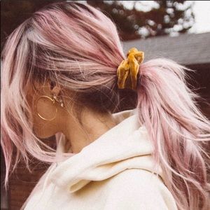 FREE Velvet scrunchie set